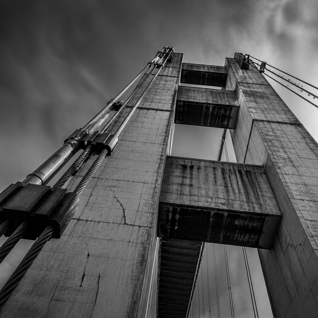 Brugconstructie van onderaf - de kloof overbruggen